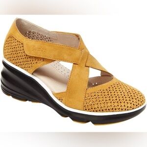 Jambu Women's Belize Casual Wedge Shoe Size 10M